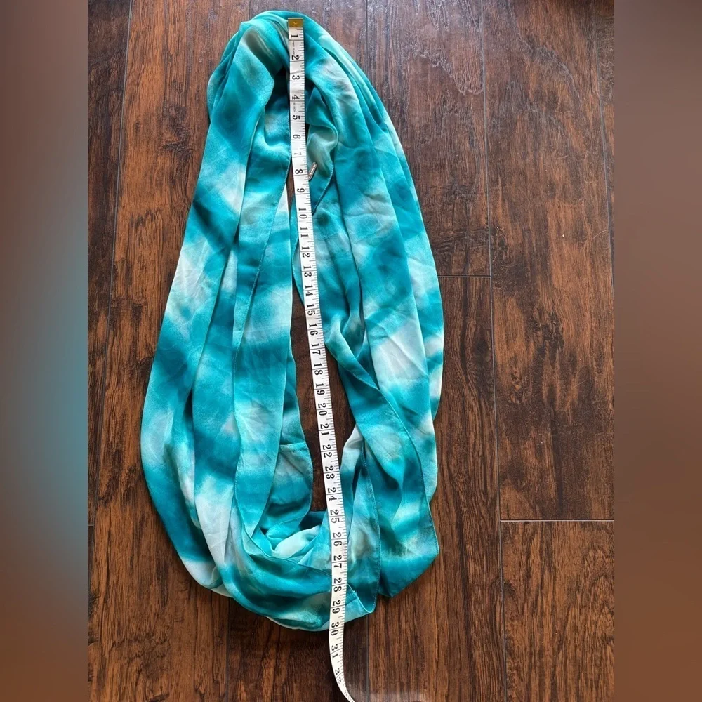 Calvin Klein Lightweight Teal White Infinity Scarf‎ – Versatile Look